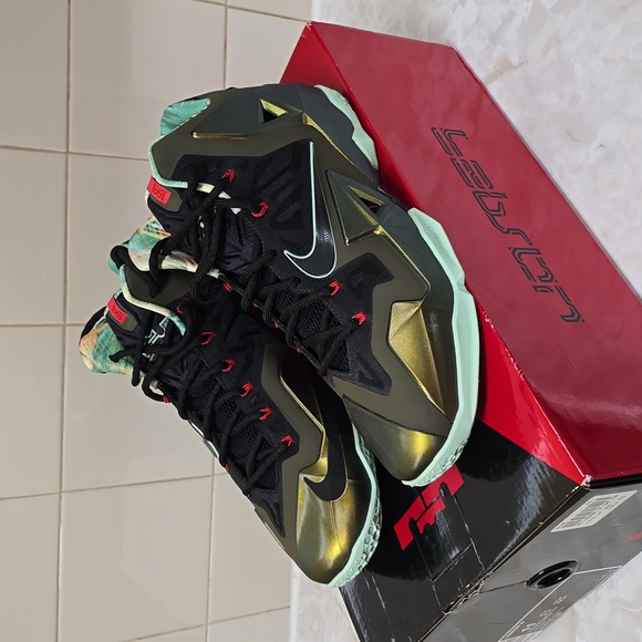 Nike LeBron XI 'King's Pride' - Picture 1 of 6
